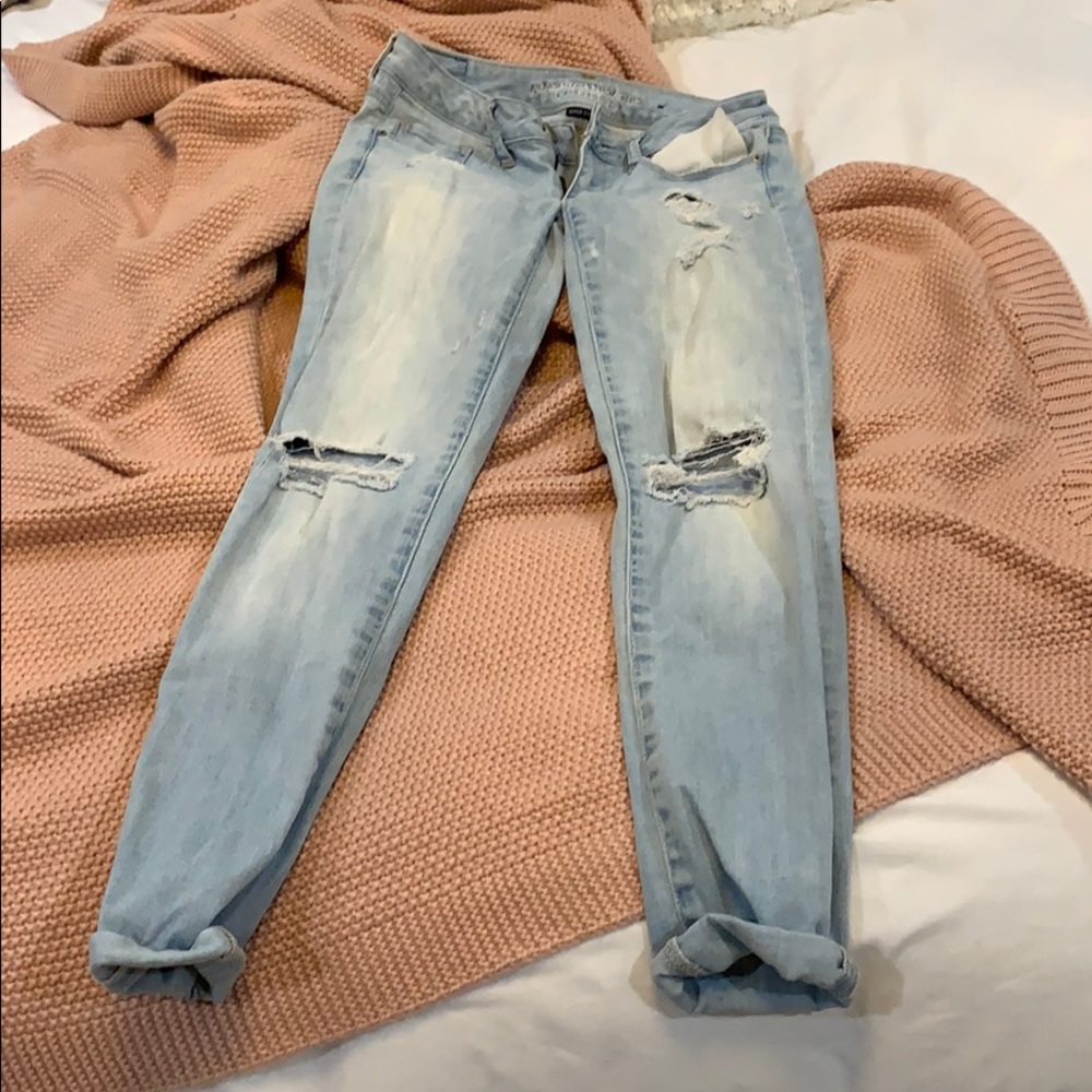 Distressed American eagle jean